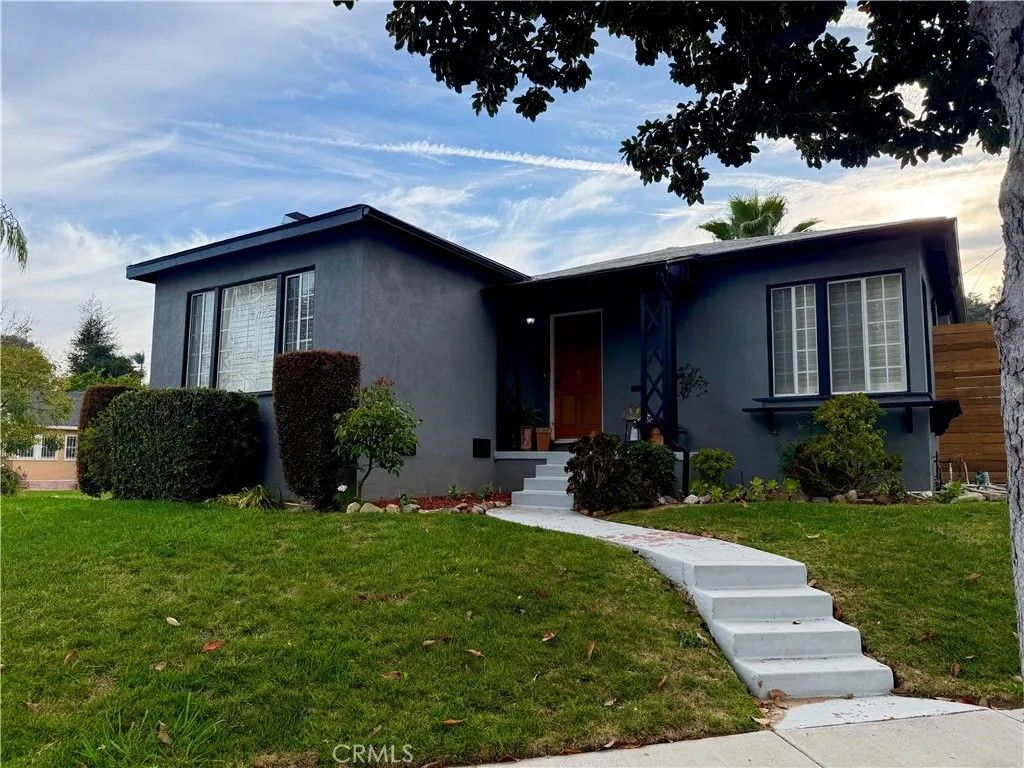 Photo of 5541 Harcross Drive, Los Angeles, CA 90043 (MLS # SR26079743)