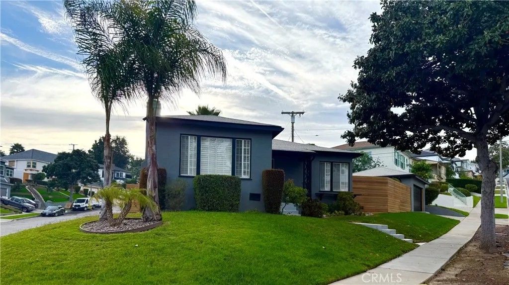 Photo of 5541 Harcross Drive, Los Angeles, CA 90043 (MLS # SR26079743)