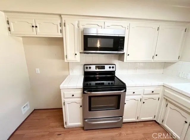 3056 Bedford