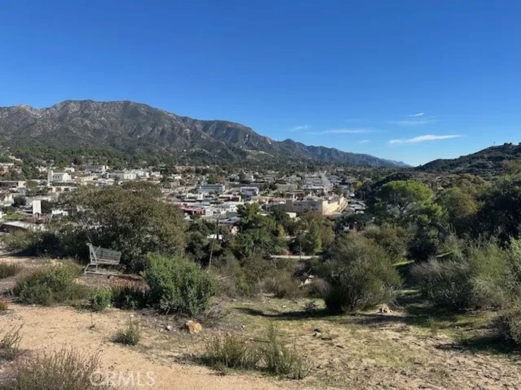 Photo of 9842 High Top Dr, Tujunga, CA 91042 (MLS # SR25274816)