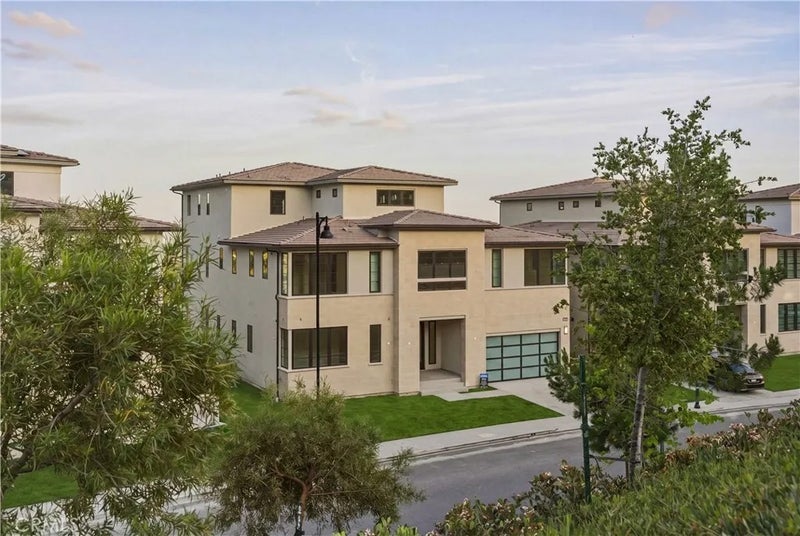 11800 Hillsborough