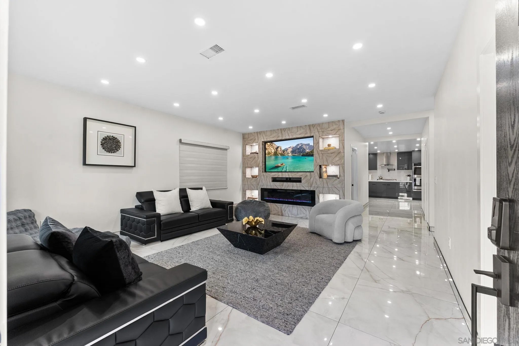 4961 E Mountain View Dr