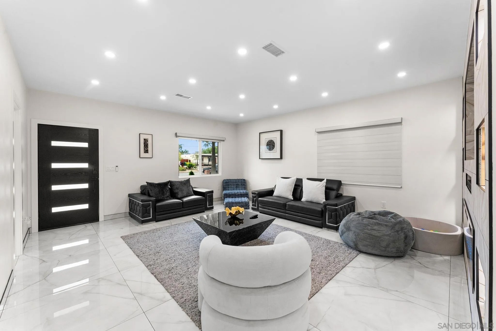 4961 E Mountain View Dr