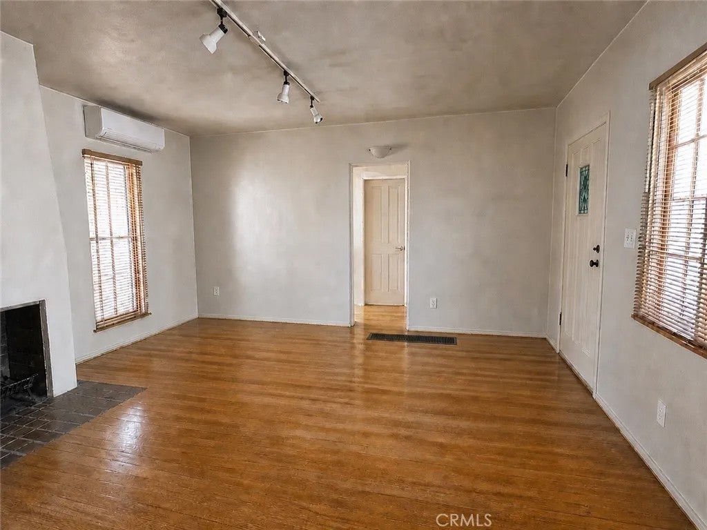 2536 Montclair