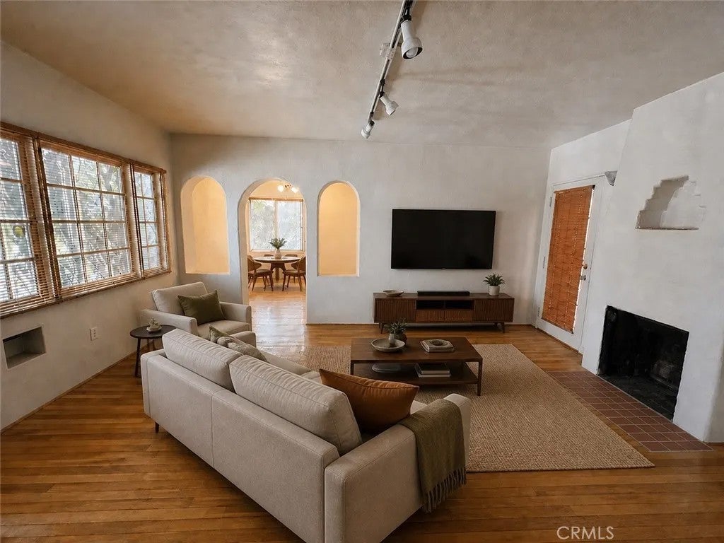 2536 Montclair