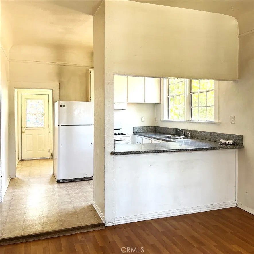 327-& 325 N Palos Verdes