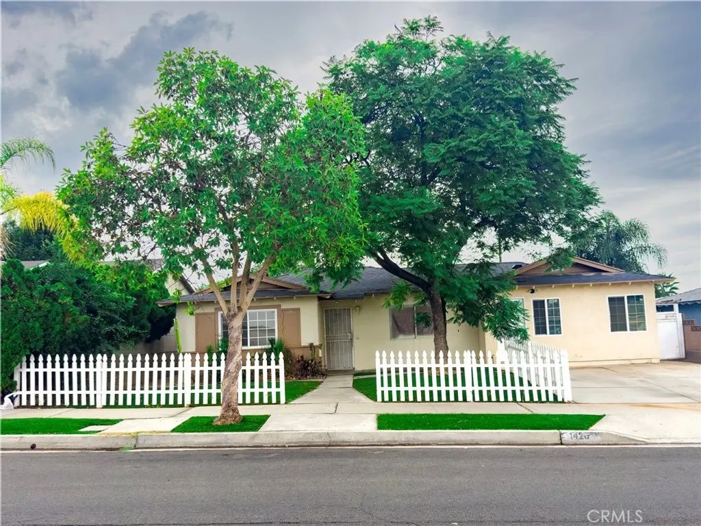 Photo of 1420 Avenida Del Vista, Corona, CA 92882 (MLS # RS25234255)