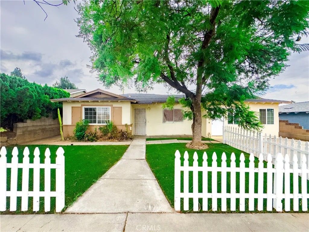 Photo of 1420 Avenida Del Vista, Corona, CA 92882 (MLS # RS25234255)