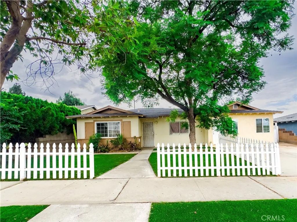 Photo of 1420 Avenida Del Vista, Corona, CA 92882 (MLS # RS25234255)