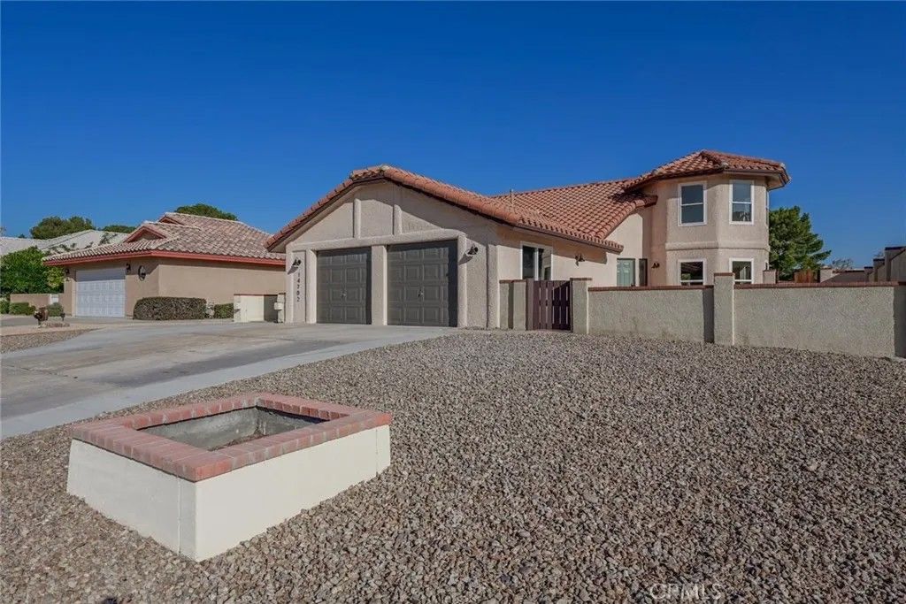 Photo of 14702 Robin Lane, Helendale, CA 92342 (MLS # CV26074689)