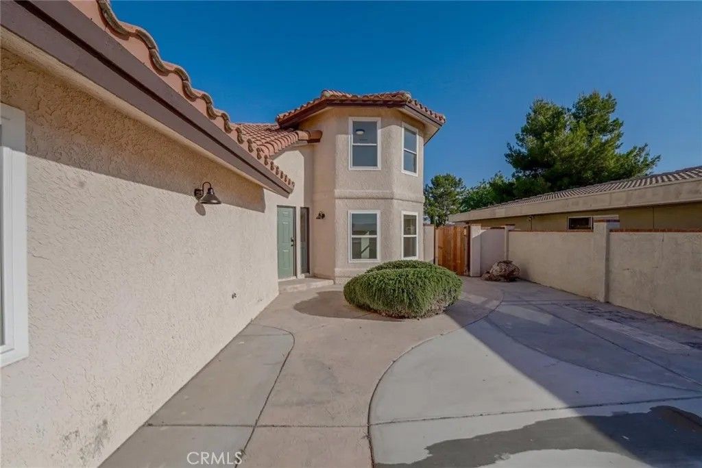 Photo of 14702 Robin Lane, Helendale, CA 92342 (MLS # CV26074689)