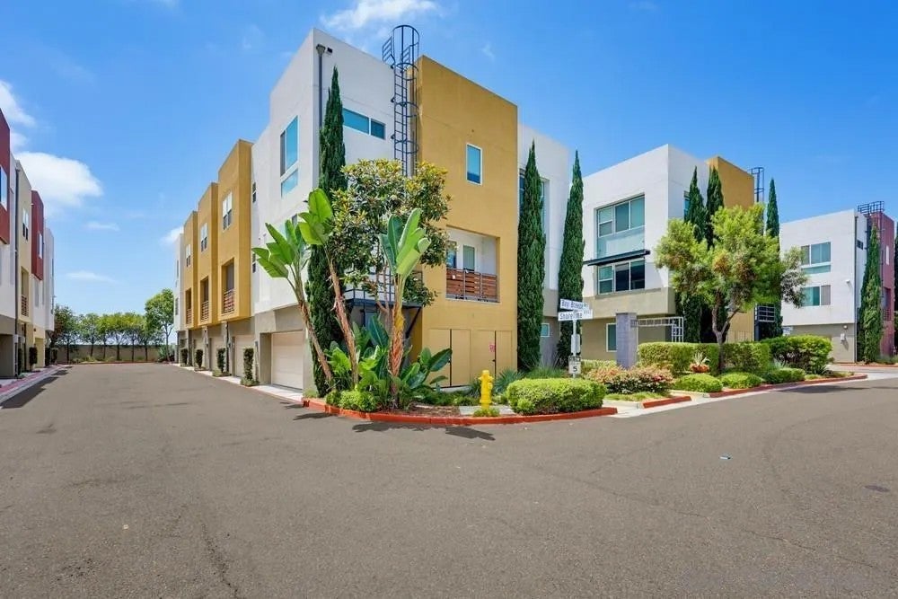 745 Shoreline Rd