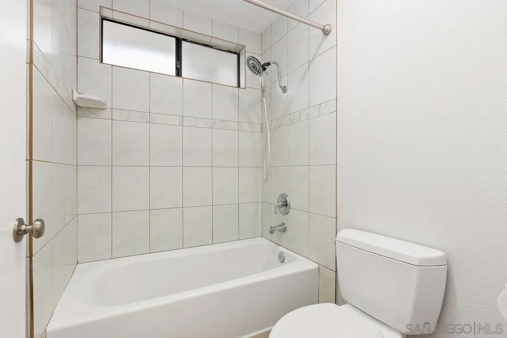 Photo of 8308 Regents Rd #1o Rd, San Diego, CA 92122 (MLS # 260009825)