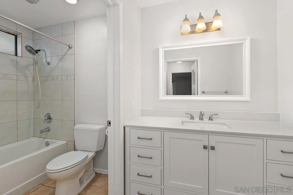 Photo of 8308 Regents Rd #1o Rd, San Diego, CA 92122 (MLS # 260009825)