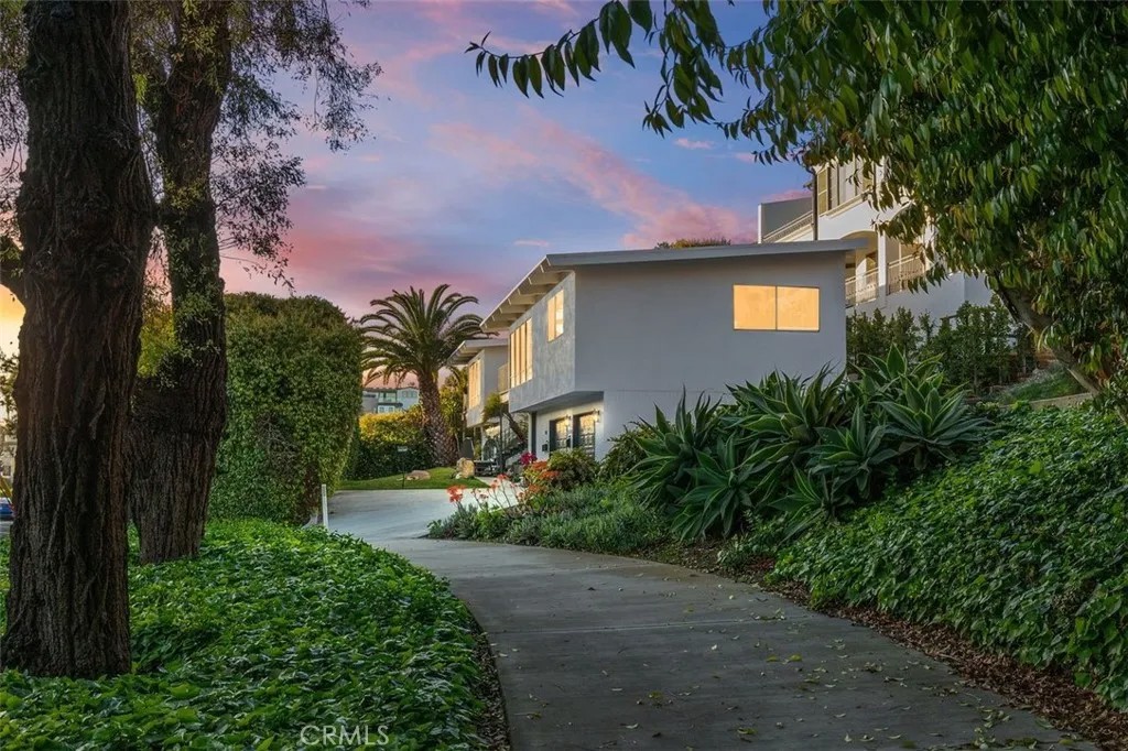 2516 Bayside Drive