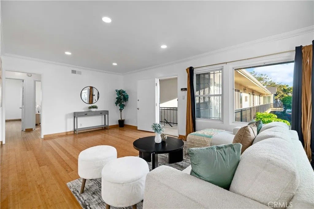 1227 E 1st 2F