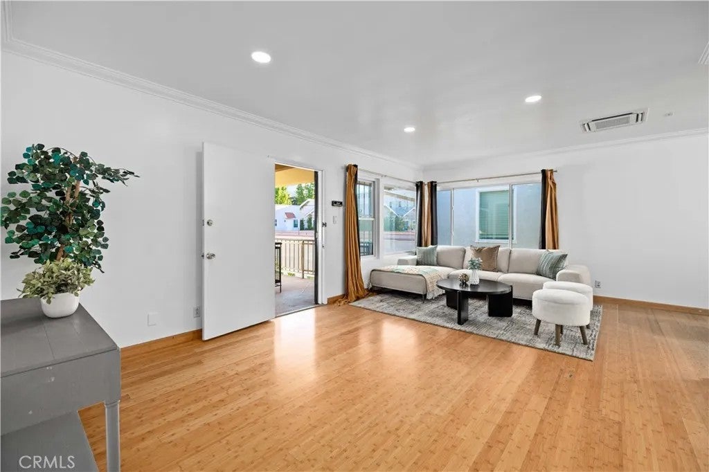 1227 E 1st 2F