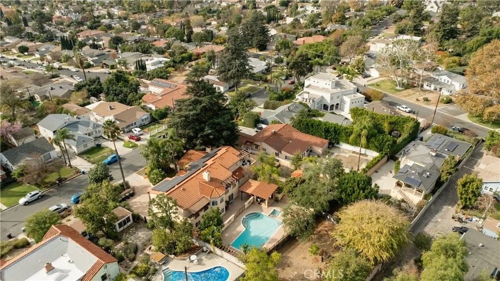 Photo of 828 S Sunset Canyon, Burbank, CA 91501 (MLS # GD26071627)