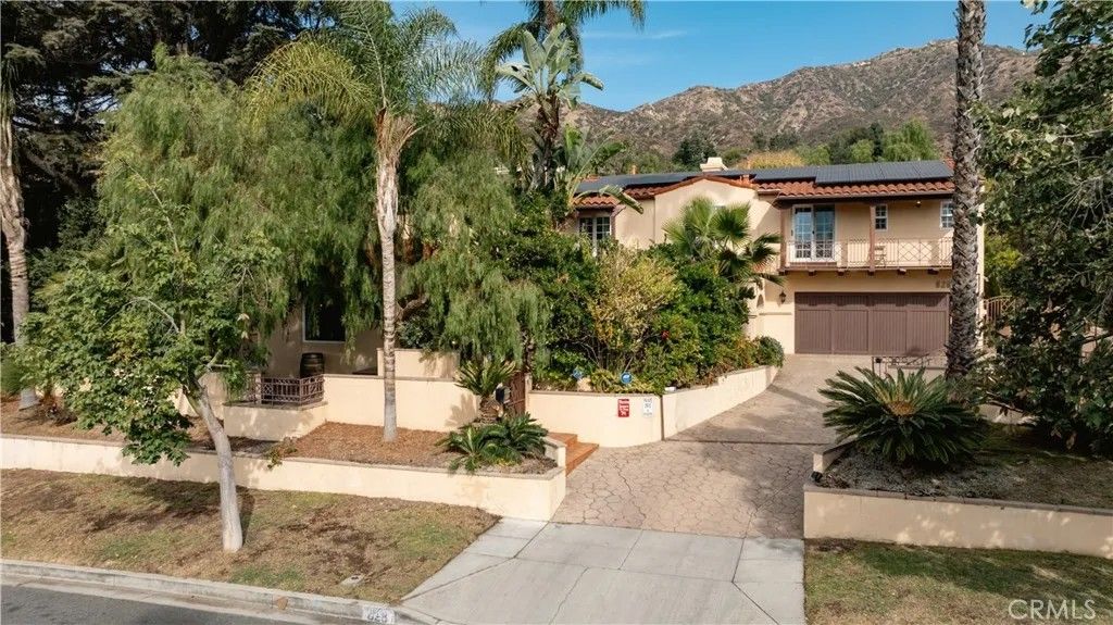 Photo of 828 S Sunset Canyon, Burbank, CA 91501 (MLS # GD26071627)