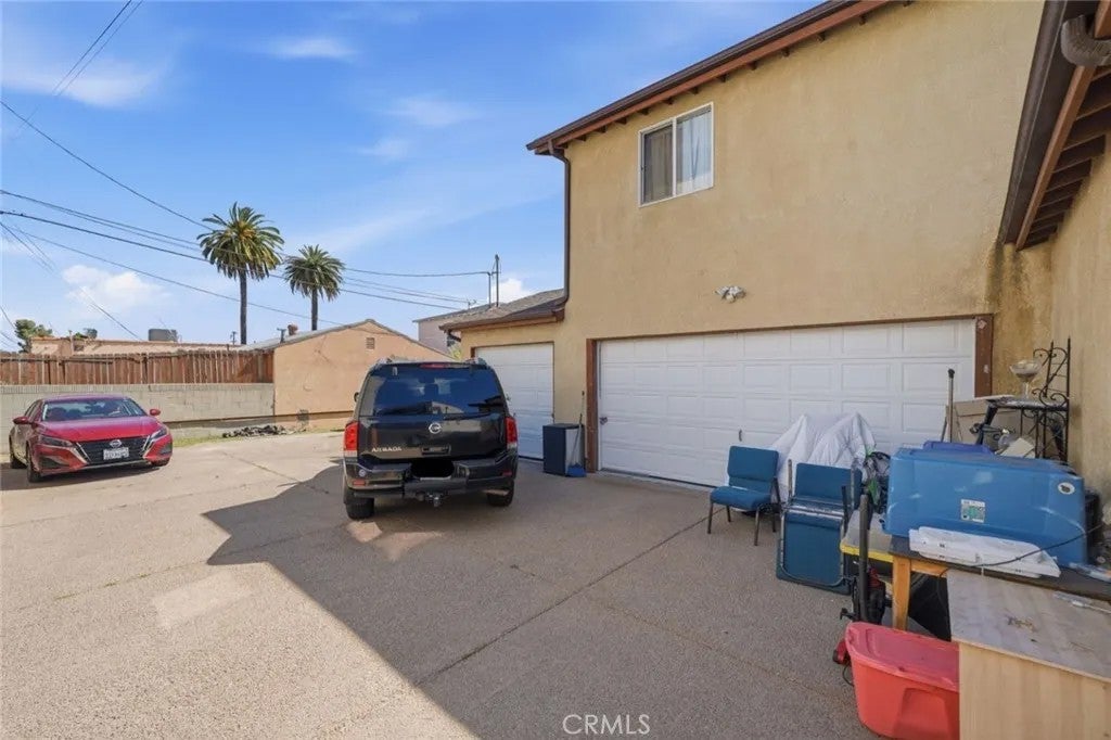1409-- 1411 W 84th Place