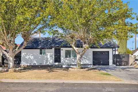 Photo of 16774 Joshua St, Victorville, CA 92395 (MLS # OC25273912)