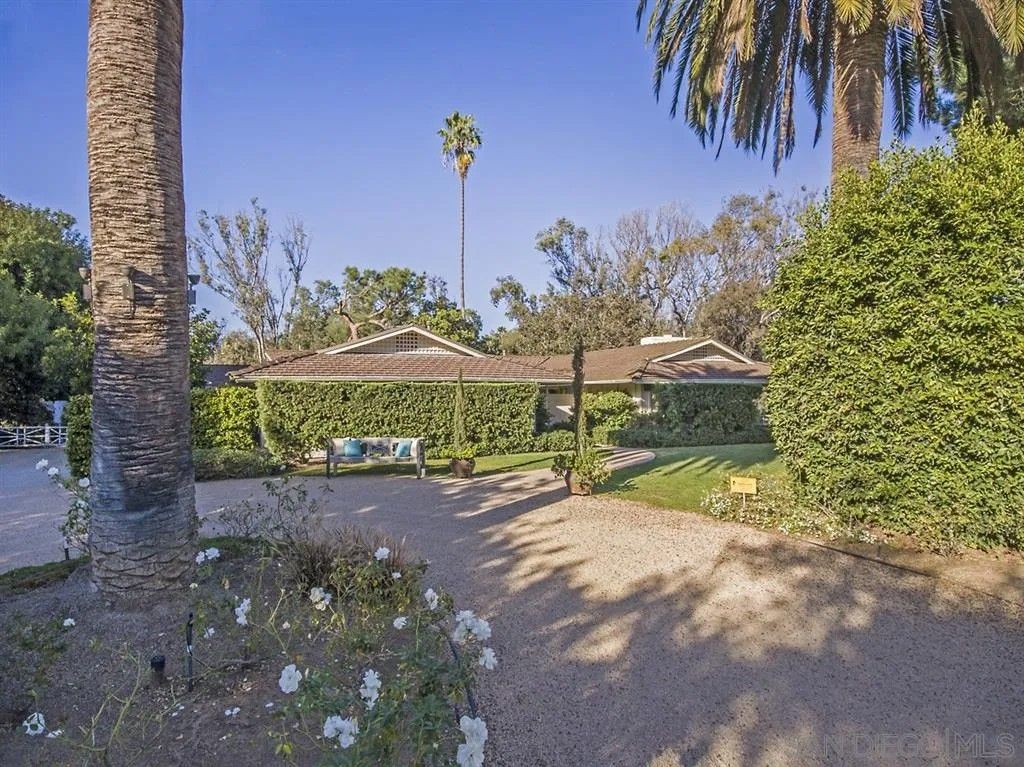 Photo of 6224 Los Naranjos, Rancho Santa Fe, CA 92067 (MLS # 260014306)