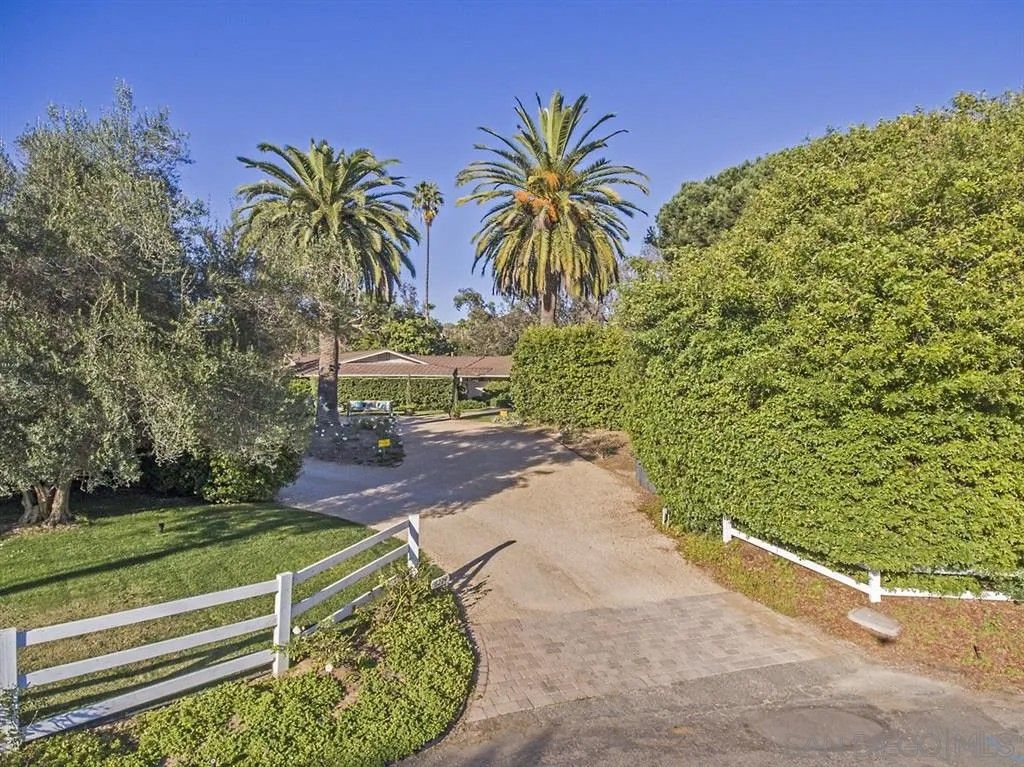 Photo of 6224 Los Naranjos, Rancho Santa Fe, CA 92067 (MLS # 260014306)