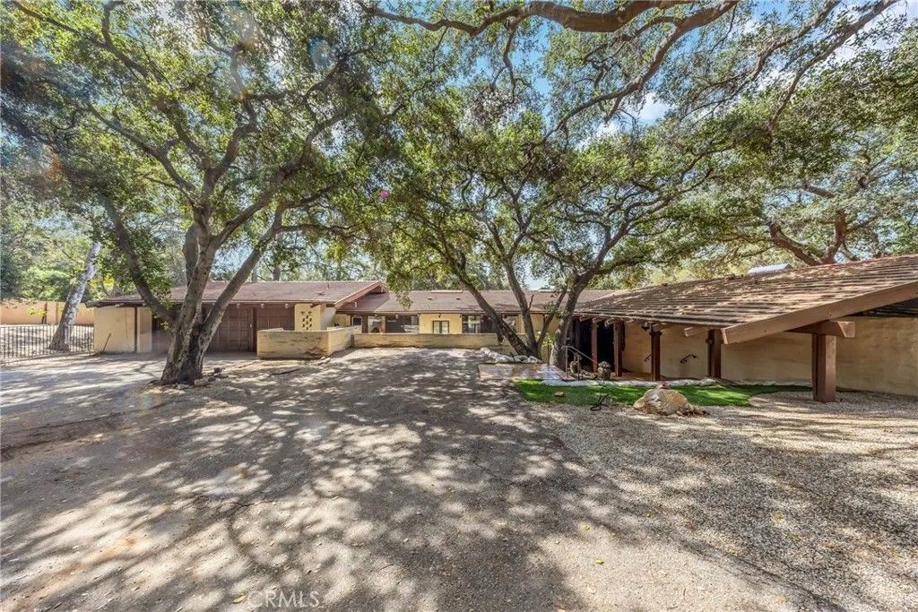 Photo of 2300 Villa Heights, Pasadena, CA 91107 (MLS # WS26069864)