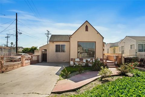 Photo of 514 W 102nd St, Los Angeles, CA 90044 (MLS # DW26058529)