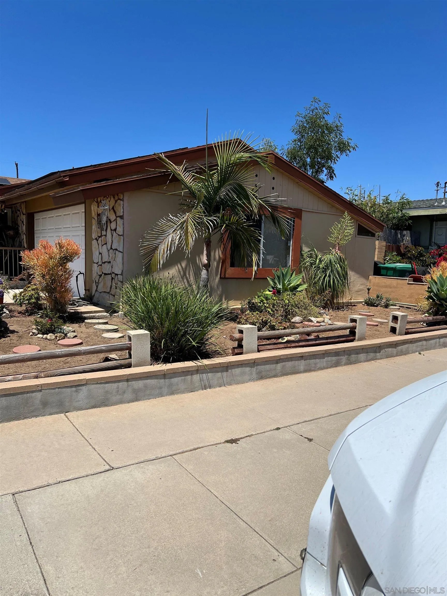 4902 Mount Almagosa Dr