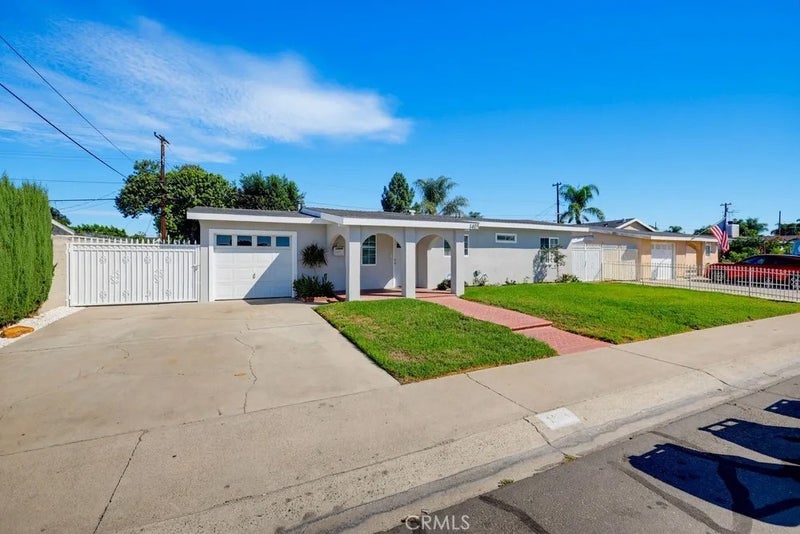 1403 E Florida