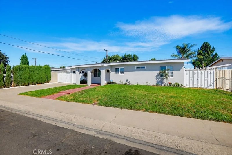 1403 E Florida