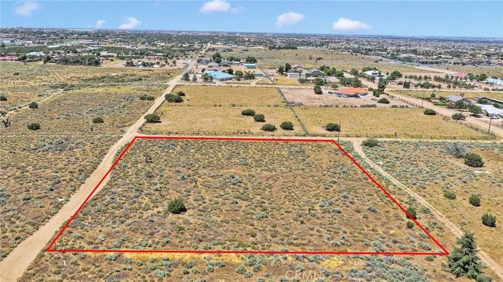 Photo of 1 Buffalo Road, Oak Hills, CA 92344 (MLS # HD26125476)
