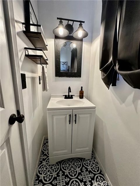 Tiny photo for 1737 W Cris Ave, Anaheim, CA 92804 (MLS # OC25235486)
