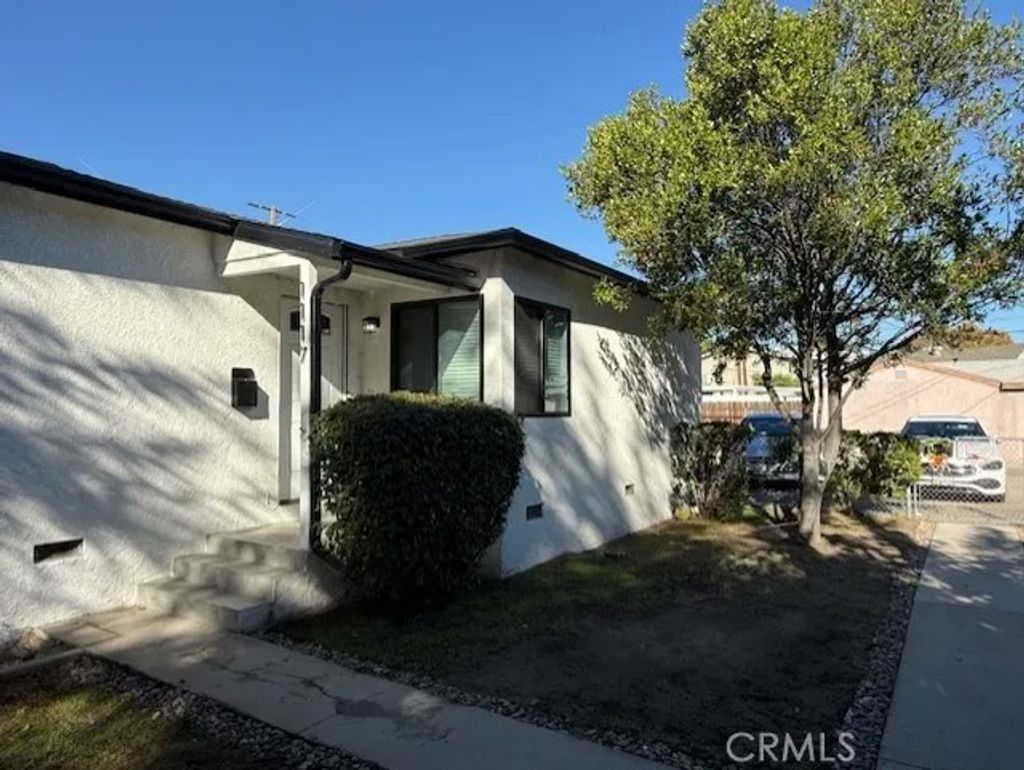 Photo of 1117 W Burbank Boulevard, Burbank, CA 91506 (MLS # BB25248776)