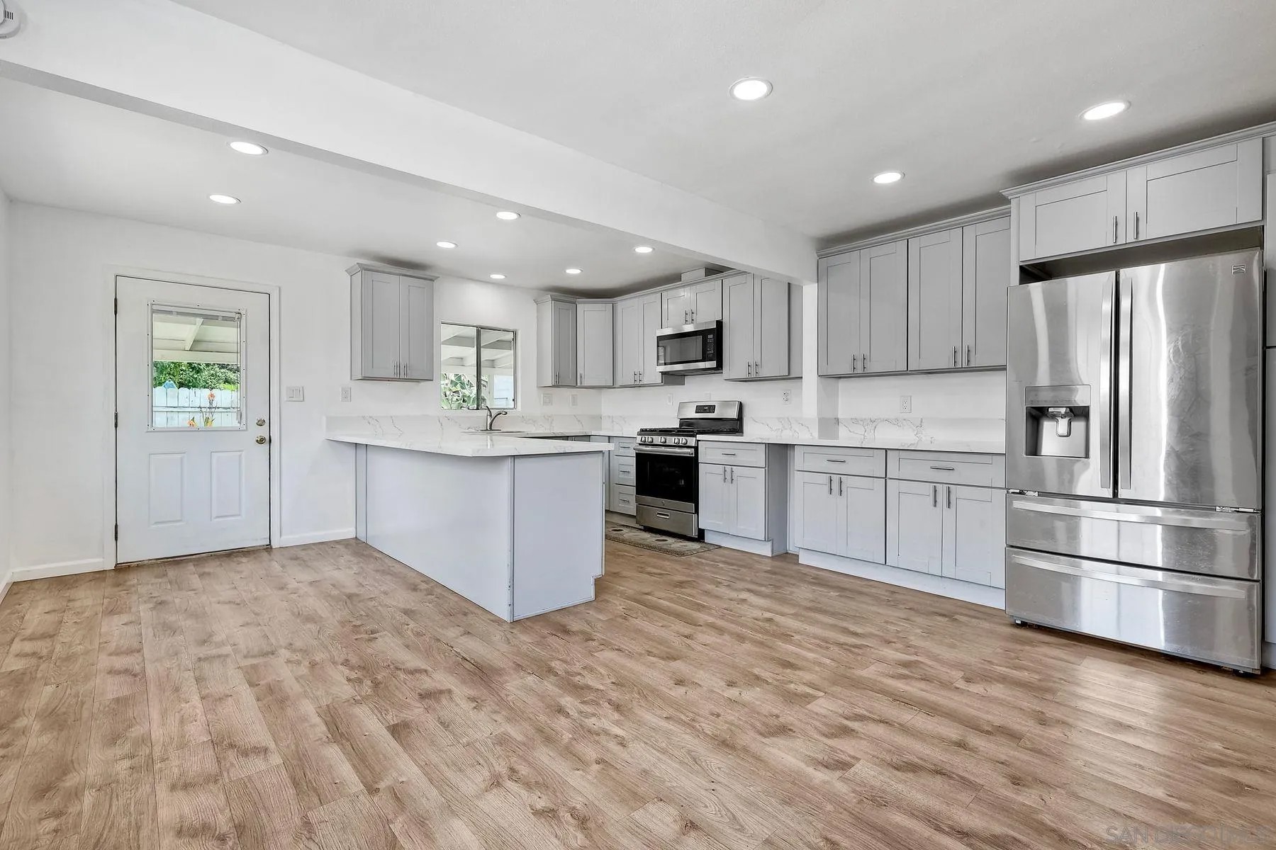 735 Belvia Ln