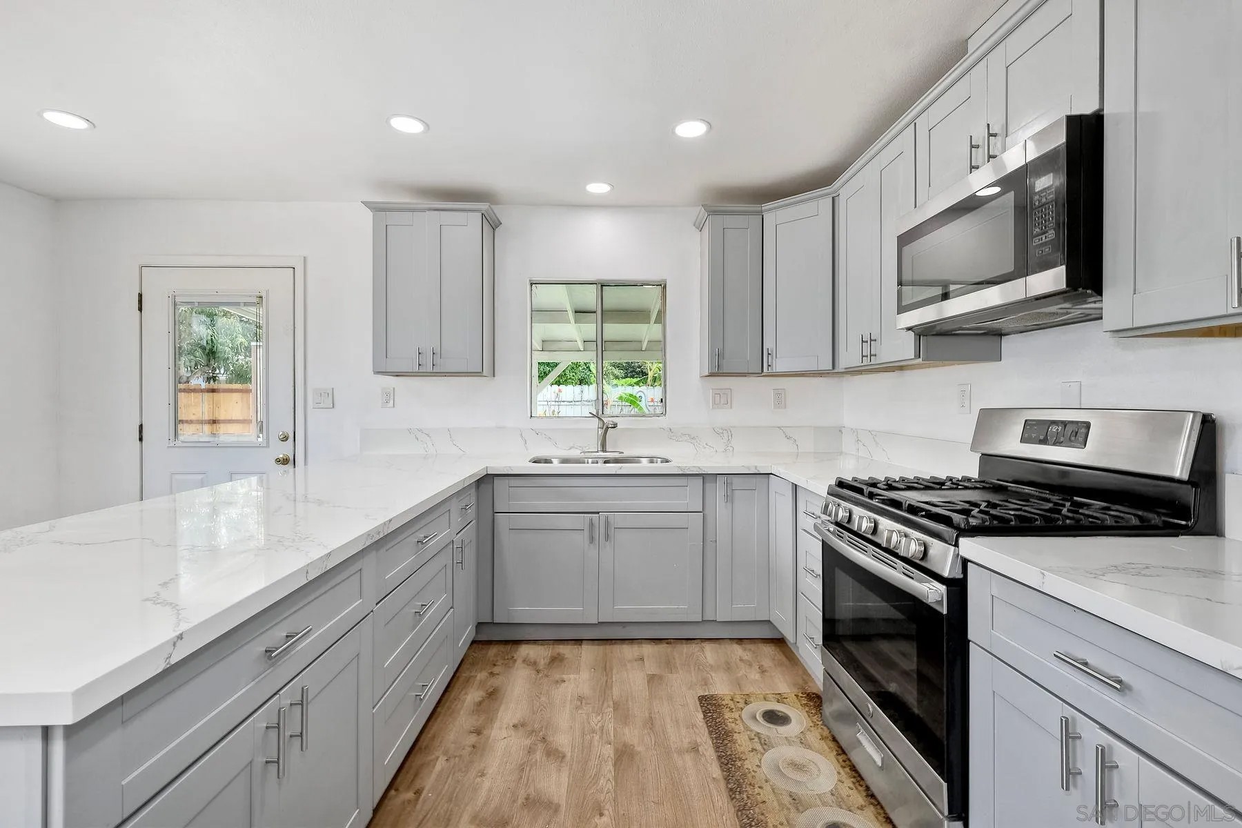 735 Belvia Ln