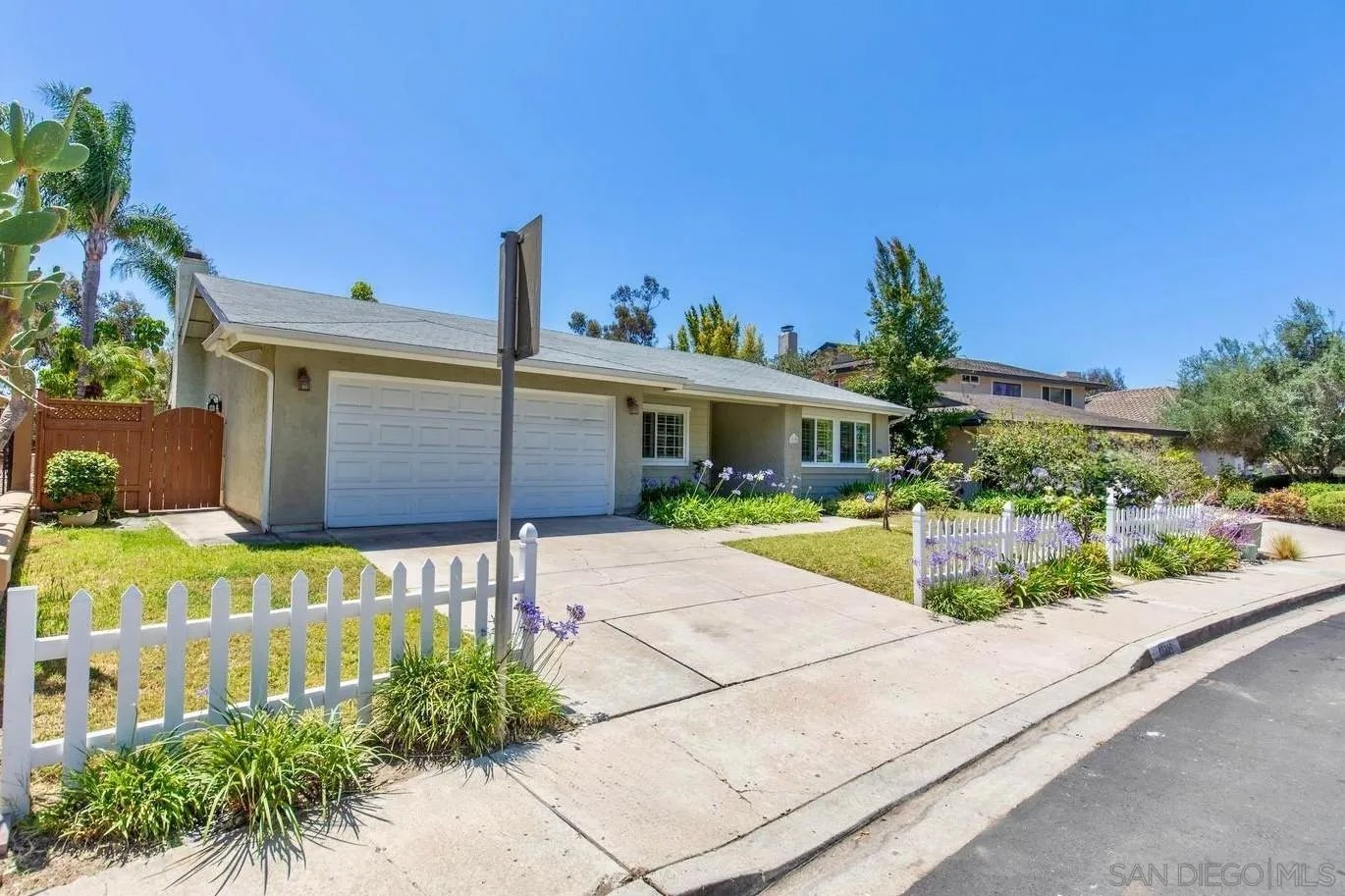 10325 Avenida Magnifica