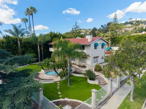 Photo of 2205 N Catalina Street, Los Angeles, CA 90027 (MLS # SR26039263)