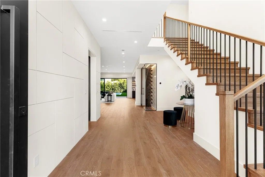 Photo of 4018 Coldwater Canyon Avenue, Studio City, CA 91604 (MLS # SR25274753)