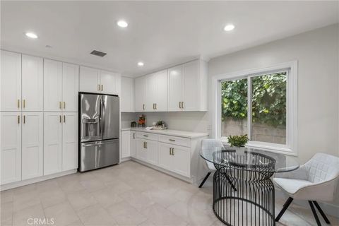 Tiny photo for 4637 Nagle Avenue, Sherman Oaks, CA 91423 (MLS # SR25232612)
