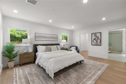 Tiny photo for 4637 Nagle Avenue, Sherman Oaks, CA 91423 (MLS # SR25232612)