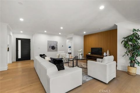 Tiny photo for 4637 Nagle Avenue, Sherman Oaks, CA 91423 (MLS # SR25232612)