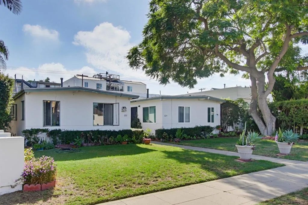 221-D Avenue Avenue