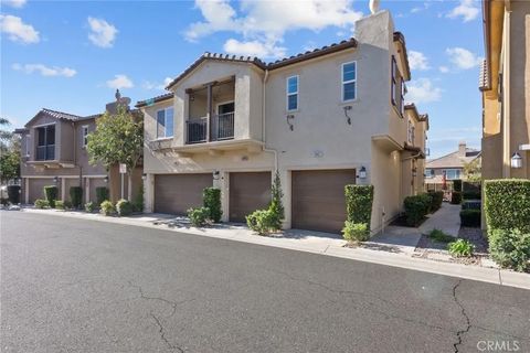 Photo of 28421 Santa Rosa Ln, Saugus, CA 91350 (MLS # CV26028915)