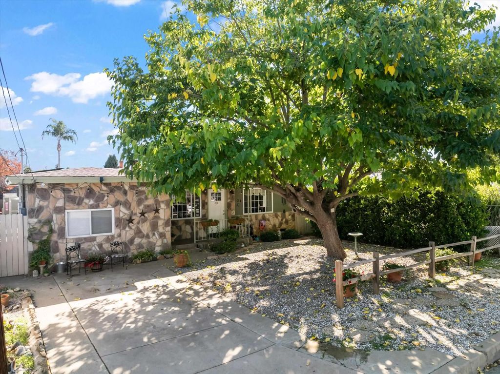 Photo of 127 W 11th Ave, Escondido, CA 92025 (MLS # 250044821)