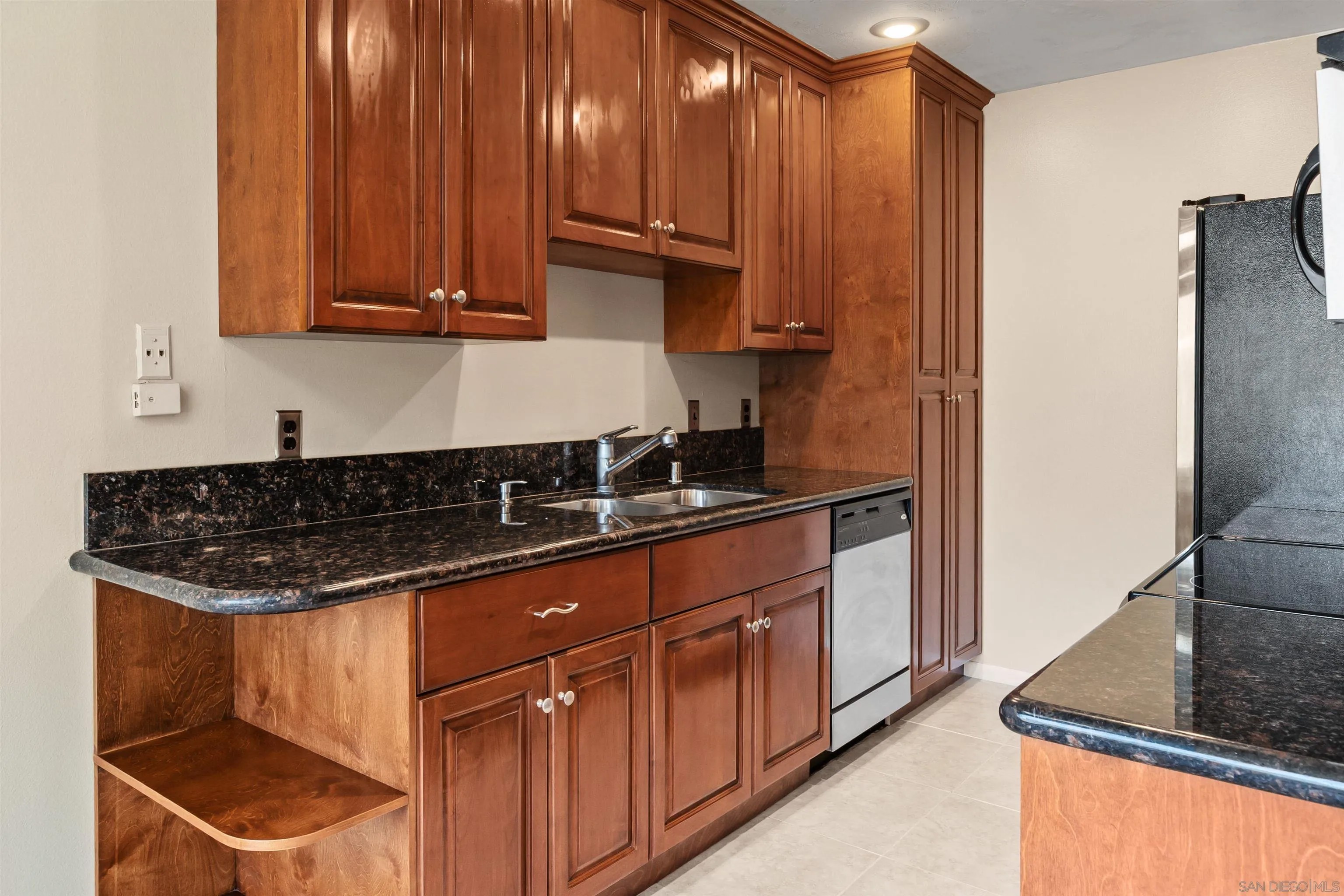 8561 Villa La Jolla Dr K