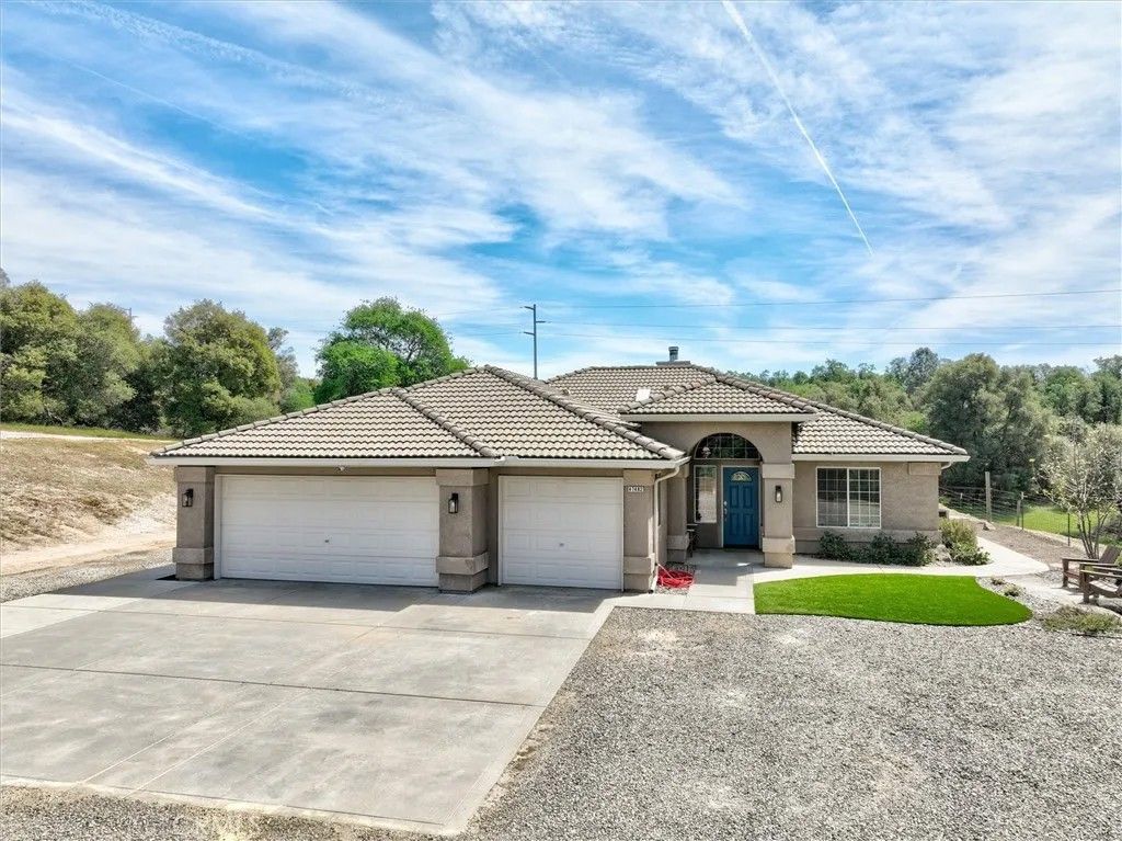 Photo of 47482 Veater Ranch, Coarsegold, CA 93614 (MLS # FR26067852)