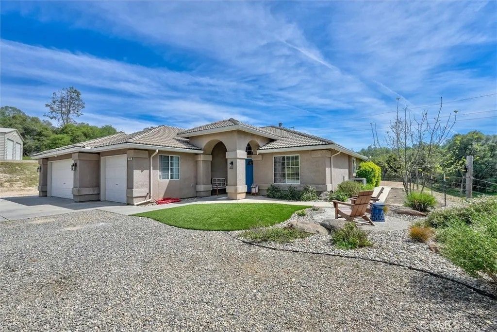 Photo of 47482 Veater Ranch, Coarsegold, CA 93614 (MLS # FR26067852)