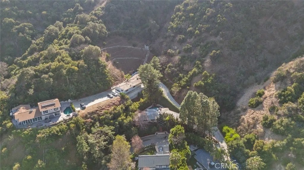 3277 Longridge Terrace